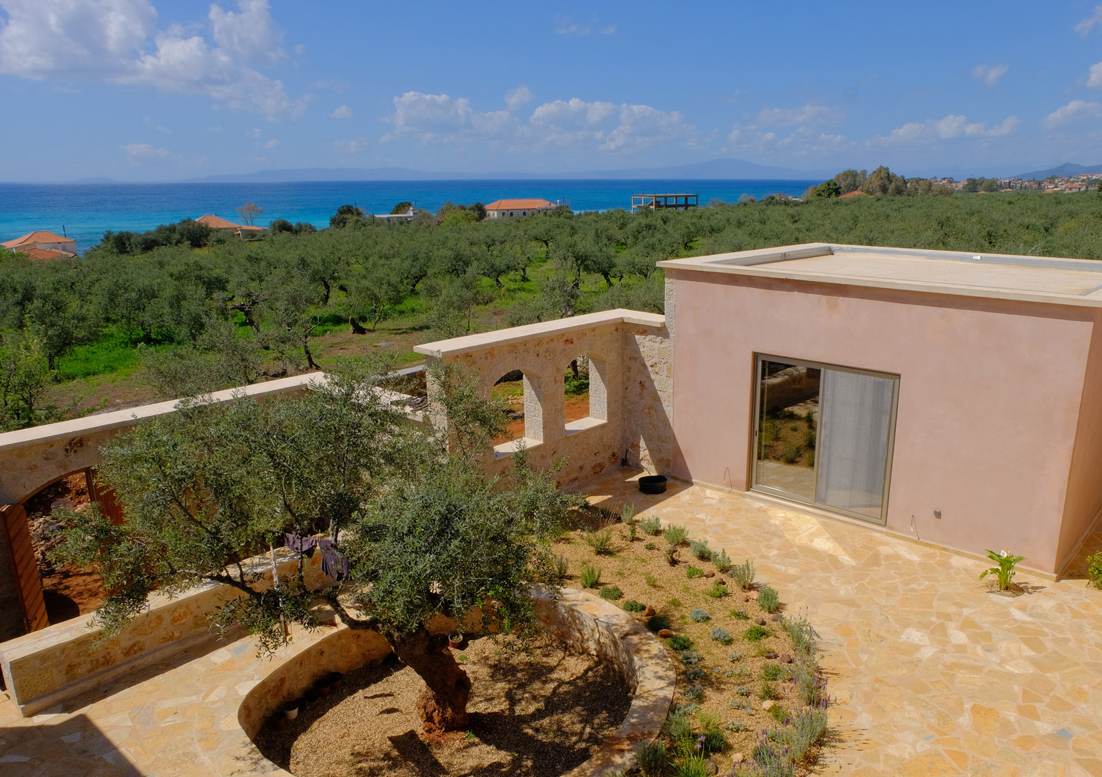 Perdikeas Construction - Secluded villa with unique courtyard